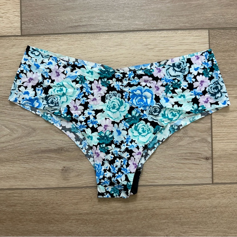 NWOT 2021 Victoria Secret Pink Floral Seamless No Show Cheekster S